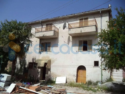 Casa semi indipendente in vendita in Via San Salvatore, Fontana Liri