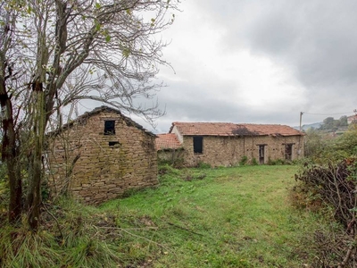 Cortemilia, cascina con terreno e vista panoramica