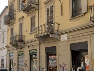 Locale commerciale - 3 Vetrine a Aurora, Torino
