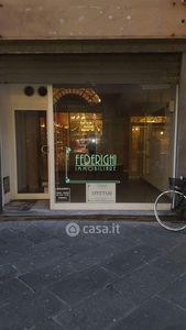 Negozio/Locale commerciale in Affitto in a Lucca