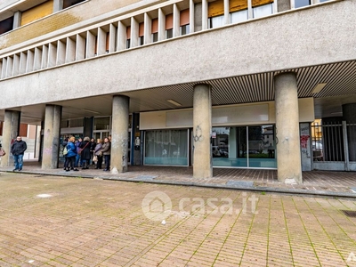 Negozio/Locale commerciale in Affitto in Piazza Giuseppe di Vittorio 1 a San Giuliano Milanese