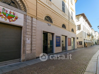 Negozio/Locale commerciale in Affitto in Via Camillo Benso Cavour 8 A a Casale Monferrato