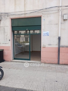 Negozio/Locale commerciale in Affitto in Via Cesare Battisti 241 a Messina