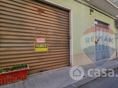 Negozio/Locale commerciale in Affitto in Via Francesco Guglielmino a Aci Catena