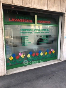 Negozio/Locale commerciale in Affitto in Via Michelangelo Buonarroti a Padova