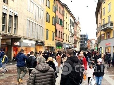 Negozio/Locale commerciale in Affitto in Via XX Settembre a Bergamo