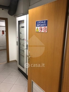 Negozio/Locale commerciale in Affitto in Viale Camillo Benso di Cavour 10 a Siena