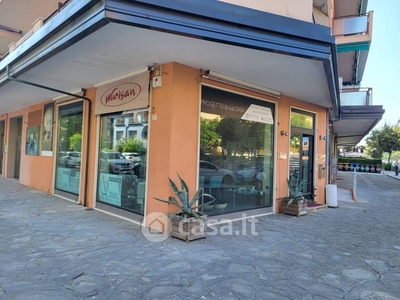 Negozio/Locale commerciale in Affitto in Viale Giuseppe Mengoni a Cesenatico