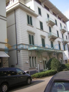 Palazzo in vendita a Montecatini Terme