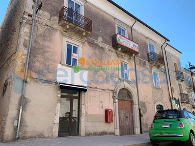 Rustico casale da ristrutturare in vendita a Montagano