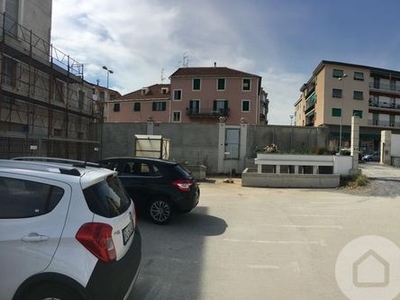 Stabile / Palazzo in Affitto in Via Nizza a Savona