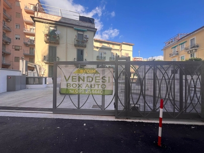 Vendita Garage / Posto auto, in zona CENTRO, SALERNO