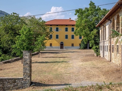 Vesime, storica villa signorile con 18 ettari di terreno