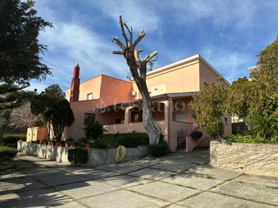 Villa a Catanzaro in Via V. Lauro, Casciolino