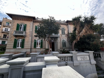 Villa a Reggio di Calabria in Via Demetrio Tripepi, Piazza del Popolo