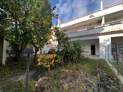 Villa Bifamiliare a Reggio di Calabria in Via Ss 106 , Bocale I
