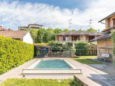 Villa bifamiliare in vendita a Vedano Al Lambro Monza Brianza