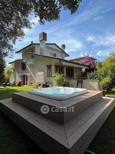 Villa in Affitto in Via Trento a Forte dei Marmi