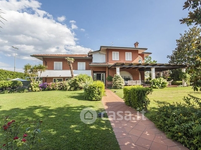 Villa in Affitto in Via Versilia a Forte dei Marmi