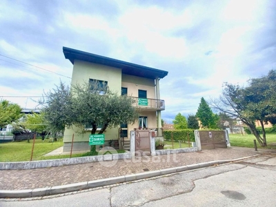 Villa in Vendita in Via Muggia a Udine