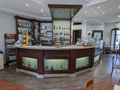 Bar in vendita a Pino Torinese via Roma, 68