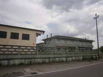 Capannone Industriale in vendita a Isola Rizza via Muselle,338