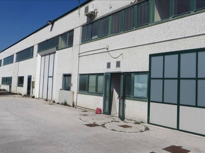 Capannone Industriale in vendita a Potenza Picena contrada Morolino,1