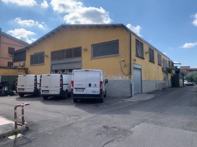 Capannone Industriale in vendita a Roma via di Torrenova, 411