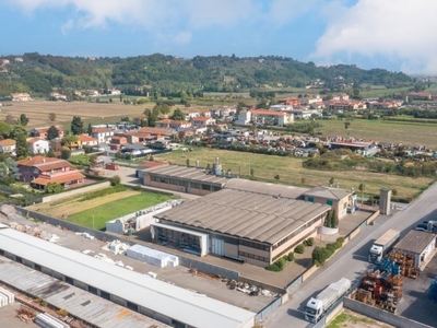Capannone Industriale in vendita a Santa Maria a Monte via del Fosso,