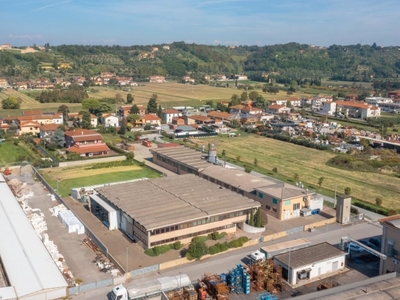 Capannone Industriale in vendita a Santa Maria a Monte via del Fosso,