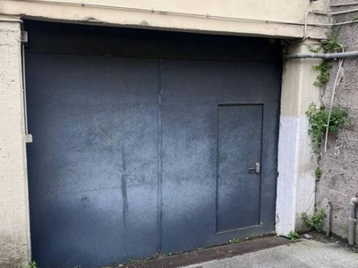 Garage in vendita a Napoli via Consalvo