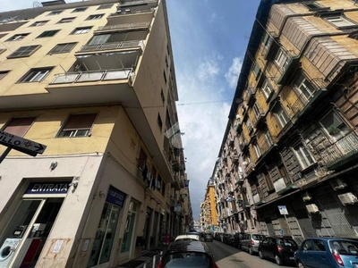 Magazzino in vendita a Napoli via Genova, 98