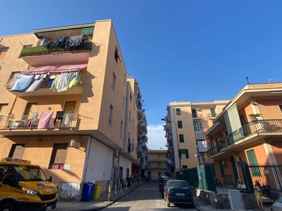 Magazzino in vendita a Torre del Greco via Genova, 13
