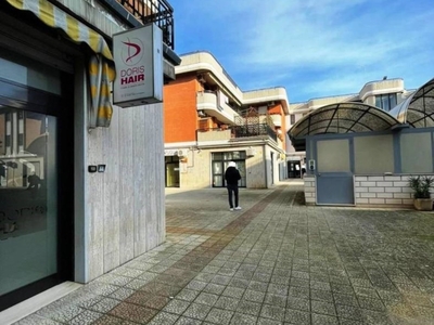 Negozio in vendita a Foggia via Sant'Alfonso Maria de' Liguori, 79