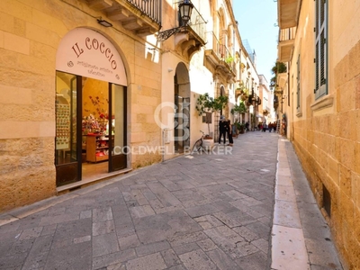 Negozio in vendita a Lecce via Giuseppe Libertini