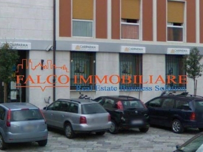Negozio in vendita a Lomazzo piazza Brolo San Vito, 8