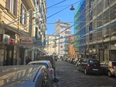Negozio in vendita a Napoli via Giuseppe Martucci, 26