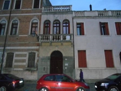 Ufficio in vendita a Este via Principe Umberto,44