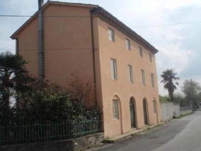 Ufficio in vendita a Lucca via dell' Acquacalda,2932