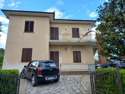 Villa con giardino, Lucca maggiano