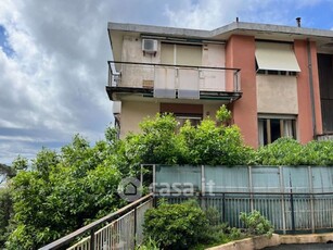 Appartamento in Vendita in Via Amerigo Vespucci a Genova
