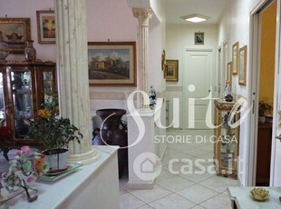 Appartamento in Vendita in Via Belmonte Chiavelli 181 a Palermo