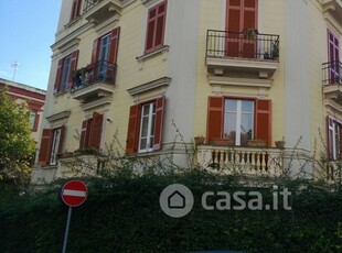 Appartamento in Vendita in Via Rocco Galdieri 6 a Napoli