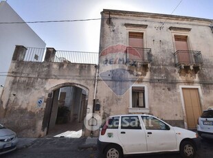 Appartamento in Vendita in Via Vittorio Emanuele III 149 a Acireale