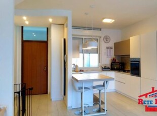 Appartamento in Via Parigi, Rende, 5 locali, 2 bagni, 138 m², 3° piano