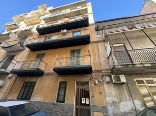 Casa a Palermo in Via Fiumefreddo, Perpignano