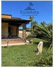 Casa Bi/Trifamiliare in Vendita in Viale SAN FRANCESCO 54 a Campofelice di Roccella