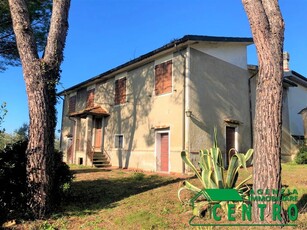 Casa colonica a Certaldo, 10 locali, 2 bagni, 350 m², da ristrutturare