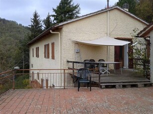 Casa colonica a Vicchio, 10 locali, 1 bagno, giardino privato, 270 m²