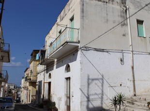 Casa indipendente a Canosa di Puglia, 3 locali, 1 bagno, 55 m²